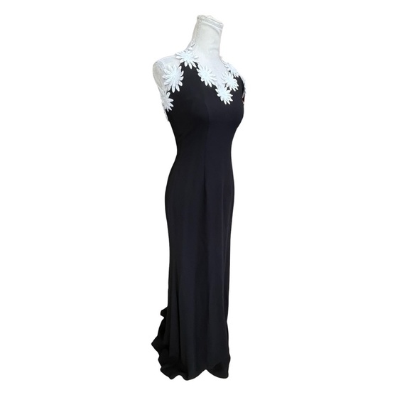 Naeem Khan NK32 Black Crepe Halter Gown with White Daisy Appliqué, Size 4 - Picture 5 of 16